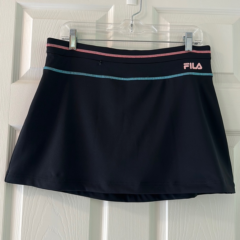 Fila (M) black skort.